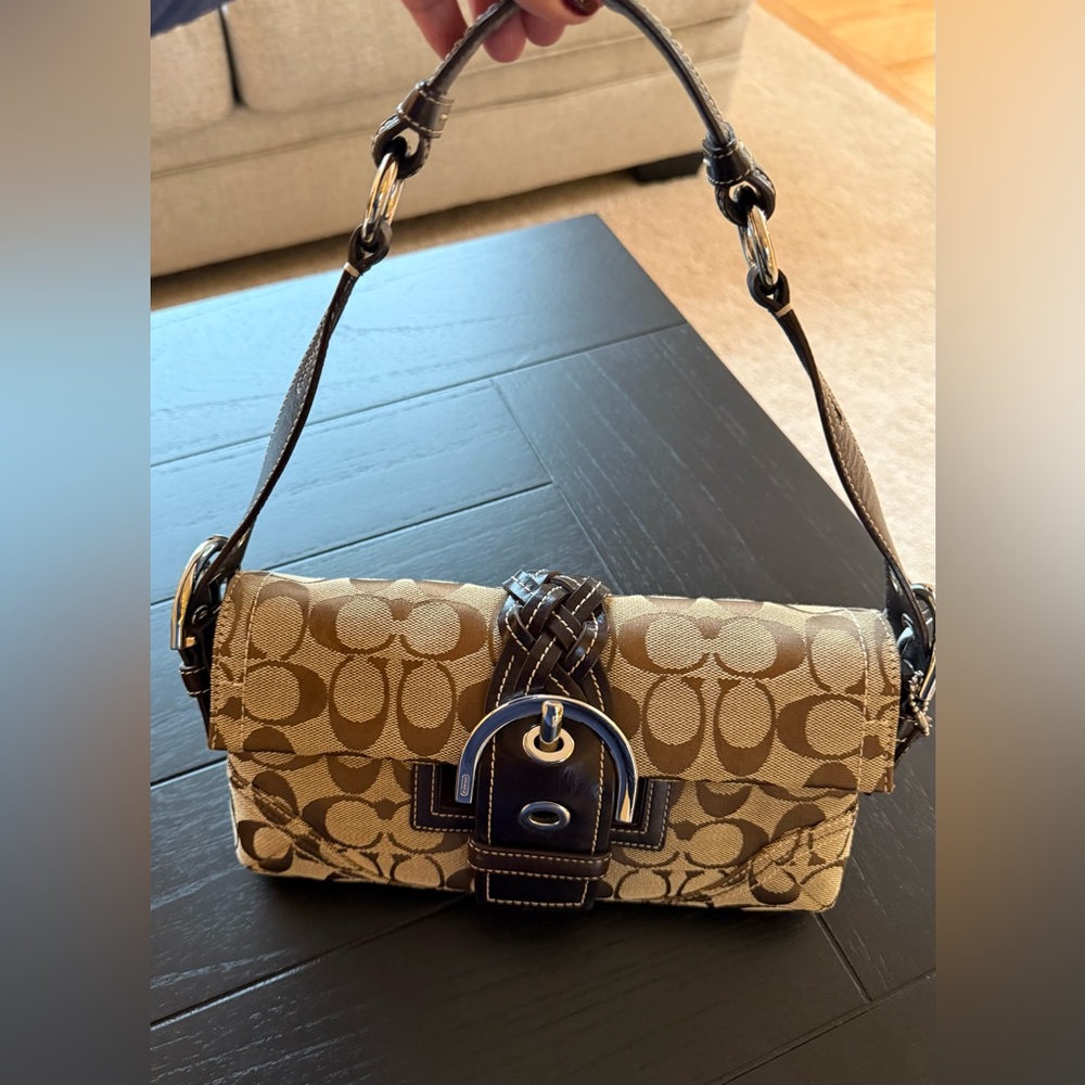 Coach Classic signature shoulder bag